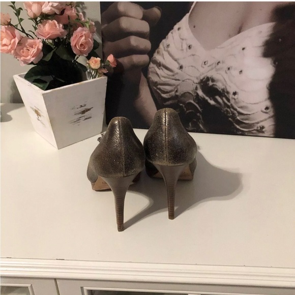 Coach Heels ~Bergen Women's Soft Gold Crackled Leather Heels ~ size 9 - Picture 5 of 11